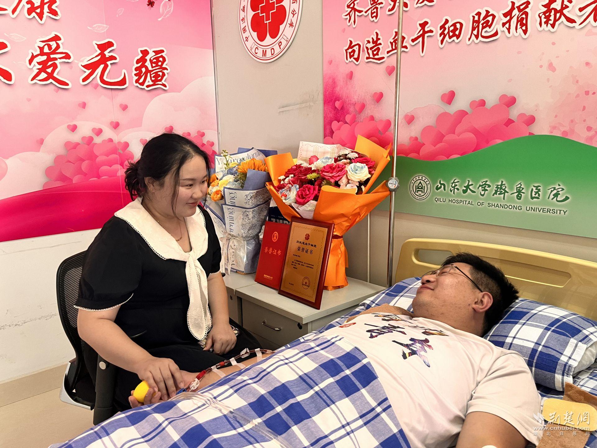 王峰超妻子全程陪伴.jpg.jpg